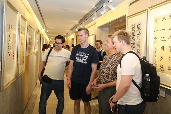 东方杯“在粤外国人汉字书法大赛”颁奖典礼在深圳圆满举行